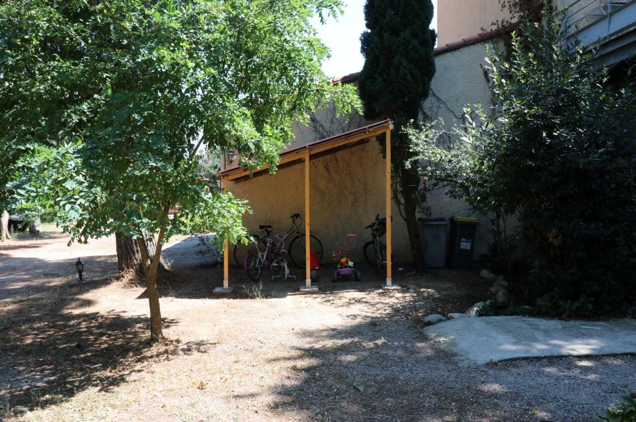 Duplex 130m2 Dans Un Mas Entoure De Vergers - Piscine *